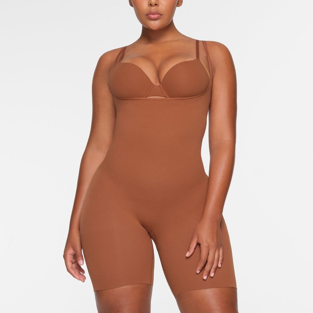SKIMS seamless butt enhancing shapewear open bust bodysuit, color bronze size M